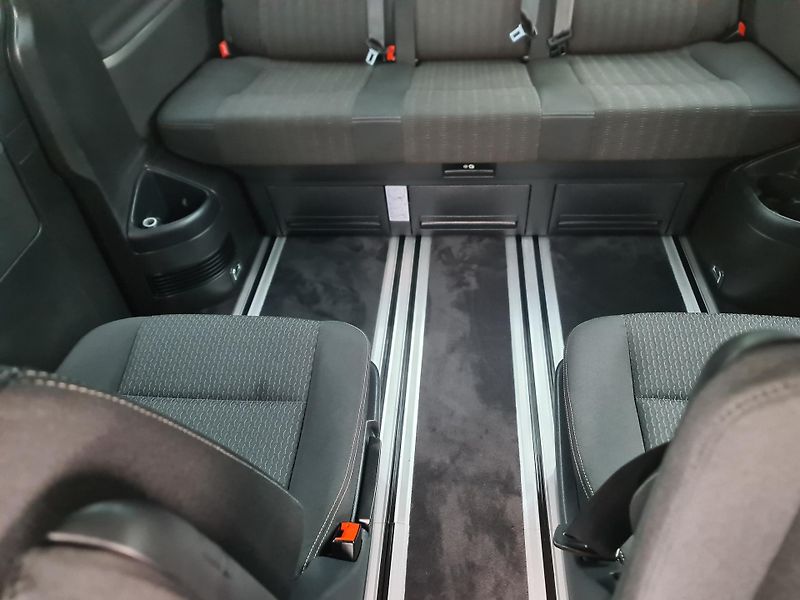 Volkswagen Transporter (2016) MULTIVAN 2.0TDi 110-KW OLOMOUC - fotka 54 z 103
