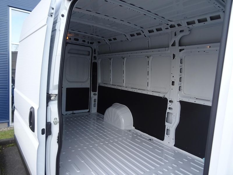 Peugeot Boxer (2023) 4350 L4H2 2.2 BHDi 165k MAN6 - fotka 12 z 28
