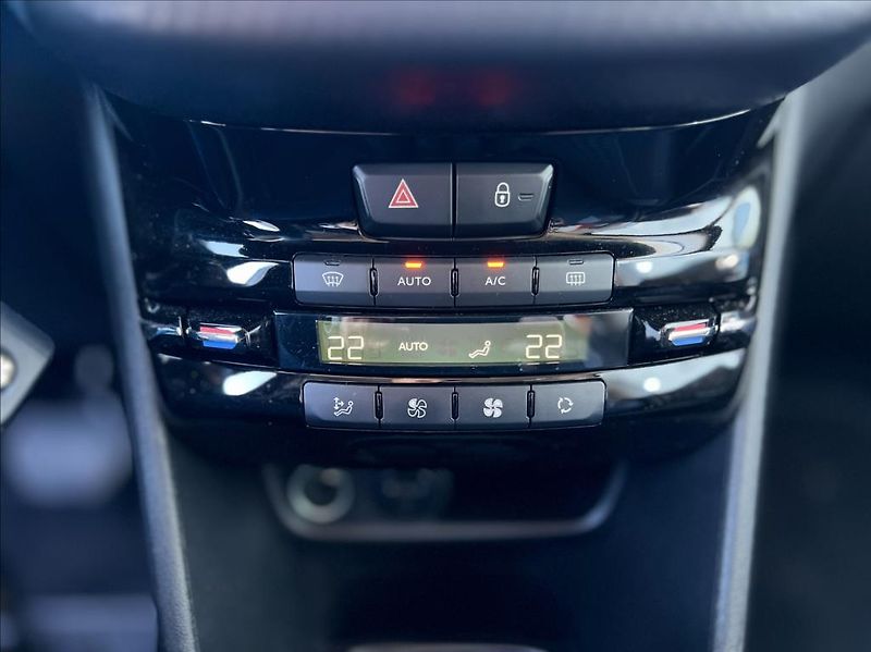 Peugeot 2008 1,6 HDi Active my16 - fotka 15 z 16