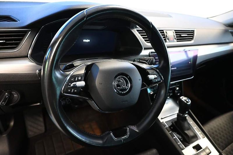 Škoda Superb (2022) 2.0 DSG LED ACC Virtual Tažné - fotka 13 z 35