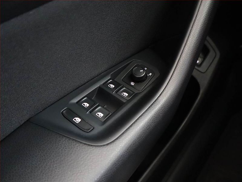 Volkswagen Passat (2020) Business 1.5 TSI, Serv.kniha - fotka 16 z 16