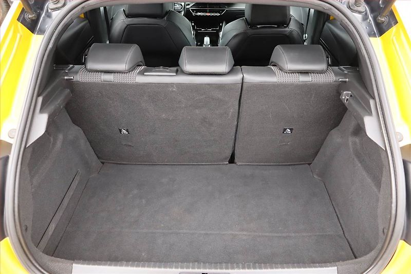 Peugeot 208 (2020) GT Pack 1.2 PureTech, Automat - fotka 14 z 27
