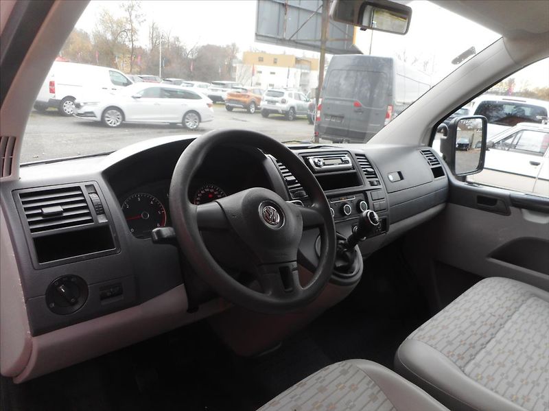 Volkswagen Transporter 2,0 TDi 4Motion - fotka 9 z 25