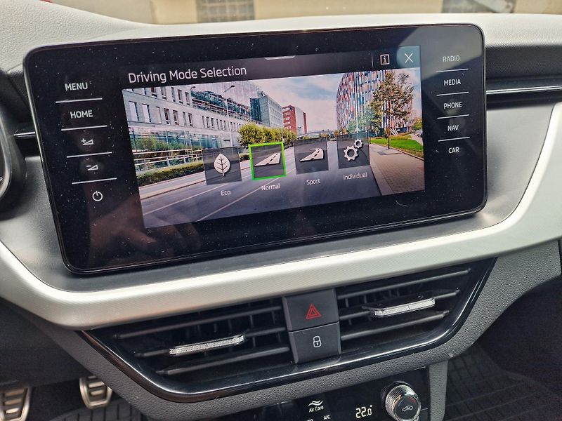 Škoda Kamiq 1,0TSI 81KW SPORTLINE VIRTUAL - fotka 21 z 24