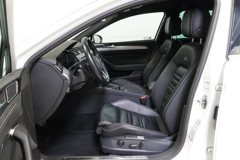 Volkswagen Passat 2.0TDI 147kW,4mot,R-LINE,tažné - fotka 16 z 31