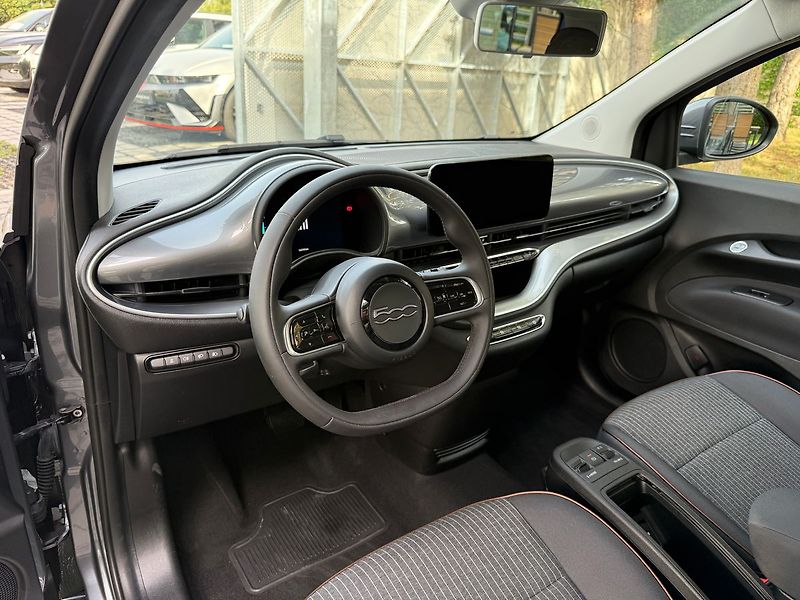 Fiat 500 ICON 42 kWh Kamera - fotka 11 z 35