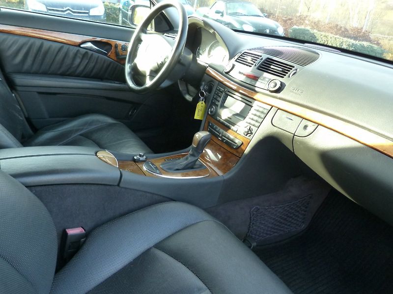 Mercedes-Benz 211 E320 3.2 I - fotka 23 z 23