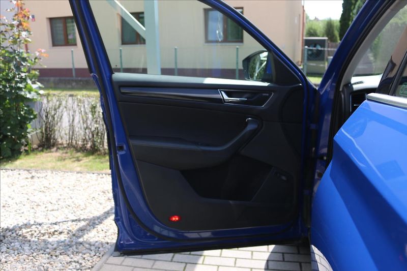 Škoda Kodiaq 2,0 TDi, DSG , 4x4, Sportline - fotka 12 z 51