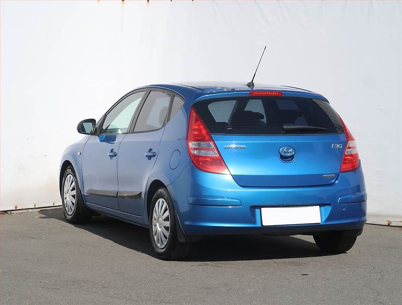 Hyundai i30 (2008) 1.6 CRDi, zamluveno - fotka 4 z 16