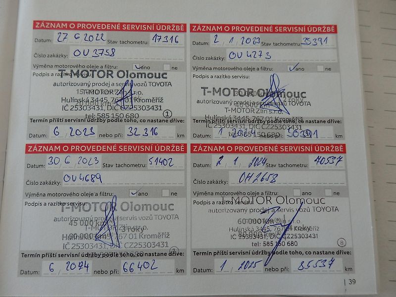 Toyota Corolla 1.8i HYBRID + LPG - fotka 30 z 35