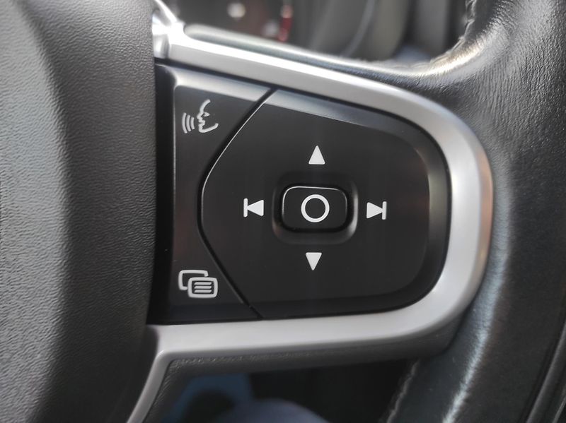 Volvo XC60 2,0 D3 Drive-E, Momentum Pro - fotka 31 z 41