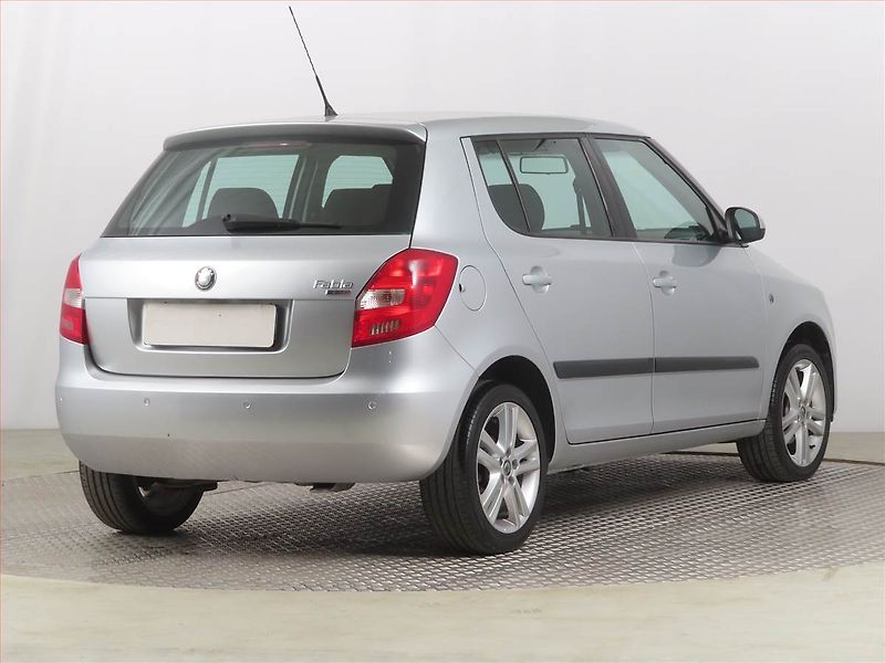 Škoda Fabia (2008) Sport 1.6 16V, Automat - fotka 5 z 19