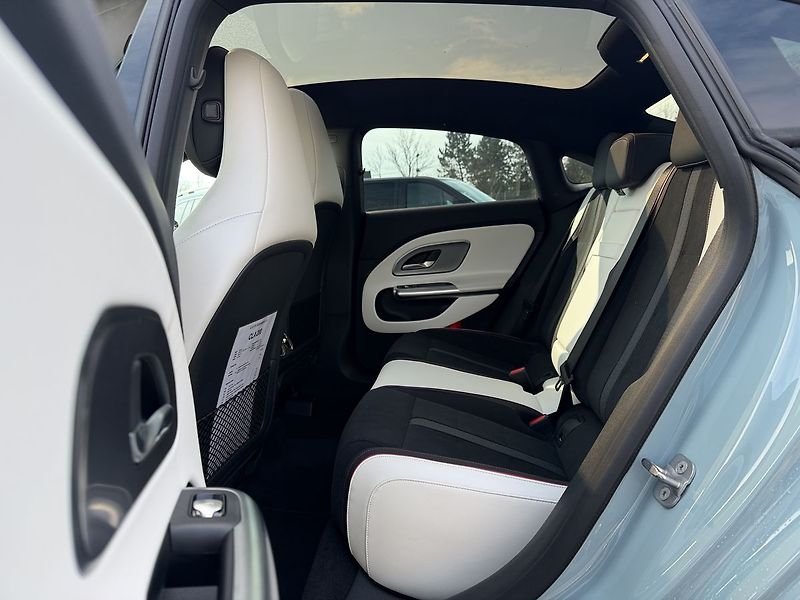 Mercedes-Benz CLA 200 - fotka 14 z 34