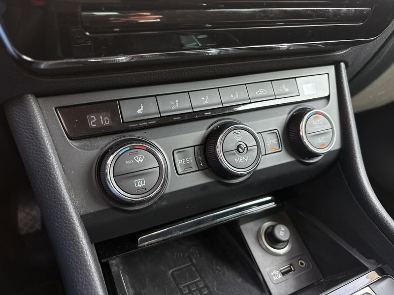 Škoda Superb 2.0 TDI 4x4 DSG / 140 kW Style - fotka 22 z 26