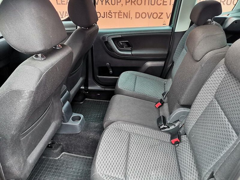 Škoda Roomster (2011) 1.2TSi 63kw Ambiente ČR - fotka 16 z 24