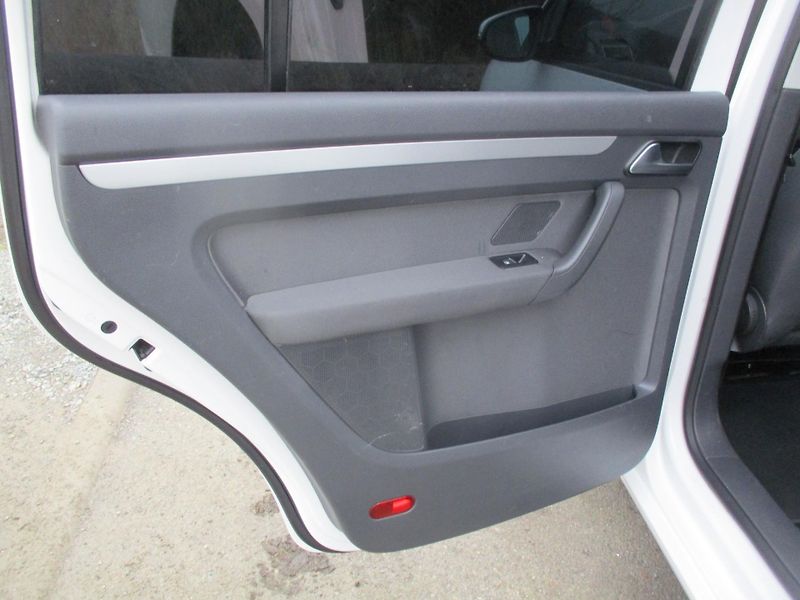 Volkswagen Touran 1.2TSi 77kW TL*L+Z PNEU*VÝHŘEV - fotka 36 z 39