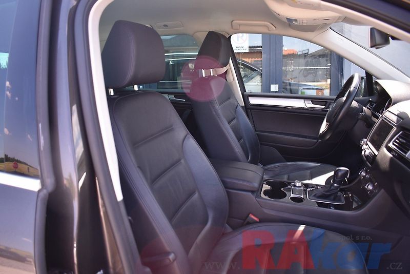 Volkswagen Touareg (2015) 3,0 TDI 4M - 193 kw - fotka 15 z 34