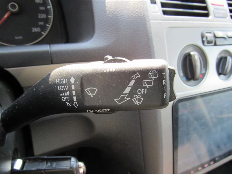 Volkswagen Touran 1,9 TDI 77kW DSG - fotka 19 z 26