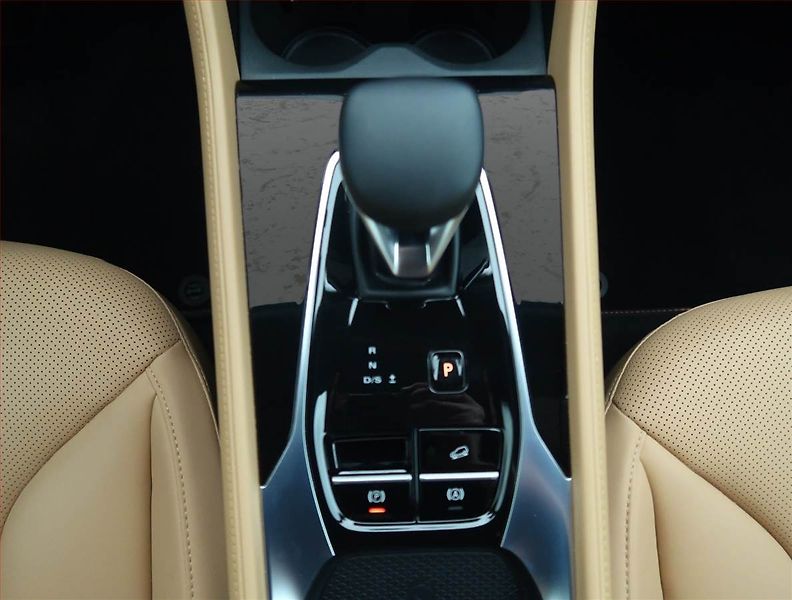 MG HS (2025) 1.5 TGI, Exclusive, Navigace - fotka 13 z 20
