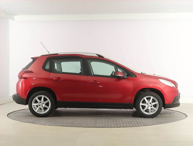 Peugeot 2008 (2016) 1.2 PureTech, Serv.kniha, Navi - fotka 6 z 20