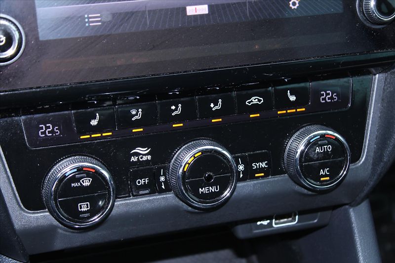 Škoda Octavia 2.0TDI 110kW DSG STYLE ČR - fotka 22 z 26