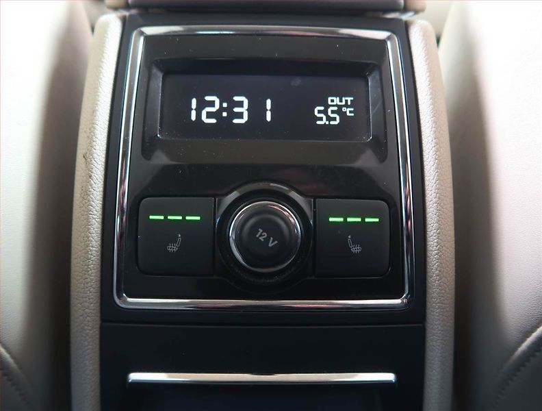 Škoda Superb (2011) 2.0 TDI, Automat, Xenony - fotka 17 z 18