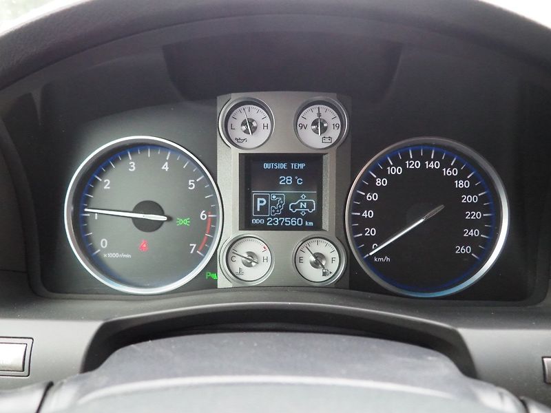 Lexus LX 570 (2009) 5.7i  LPG - fotka 27 z 39