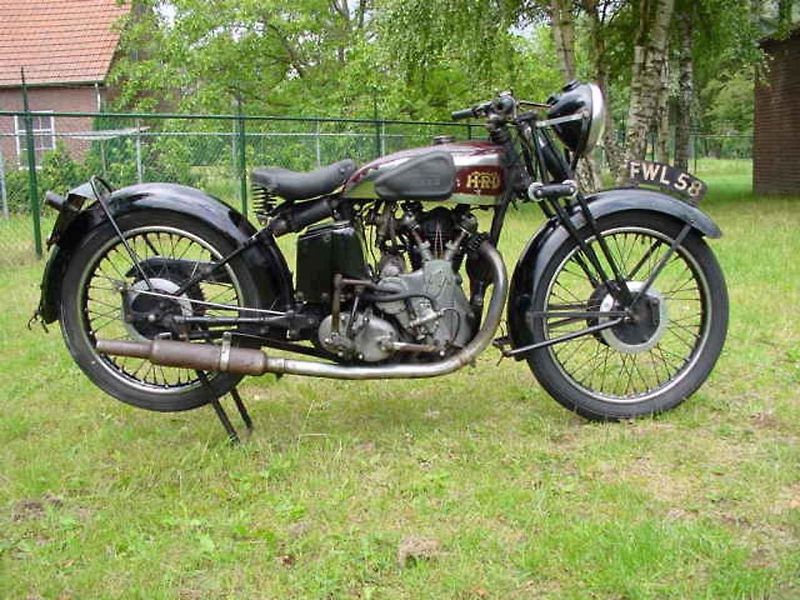 Motocykly britské značky Vincent se vyráběly přes třicet let. Na snímku je Vincent Rapide serie A z roku 1939. Foto: Wikimedia Commons, TR001, CC BY 3.0