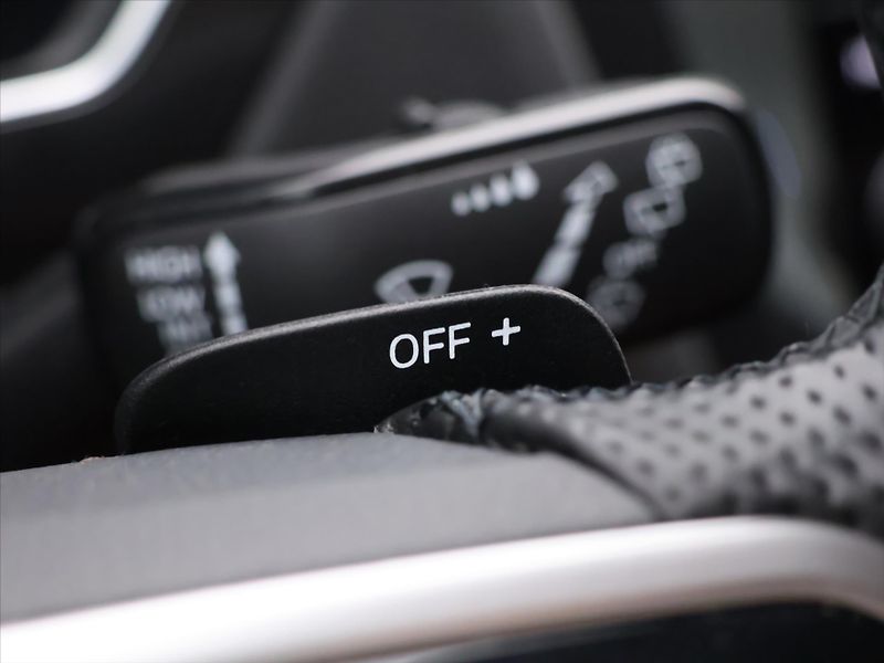 Volkswagen Tiguan 1,4 TSI PHEV 180kW R-Line DPH - fotka 21 z 33