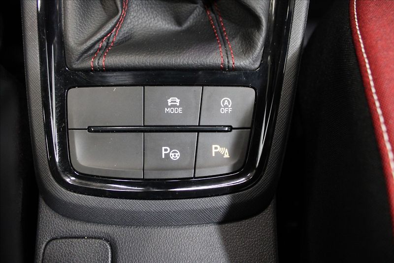 Škoda Kamiq 1,5 TSI 110kW Monte Carlo - fotka 28 z 34