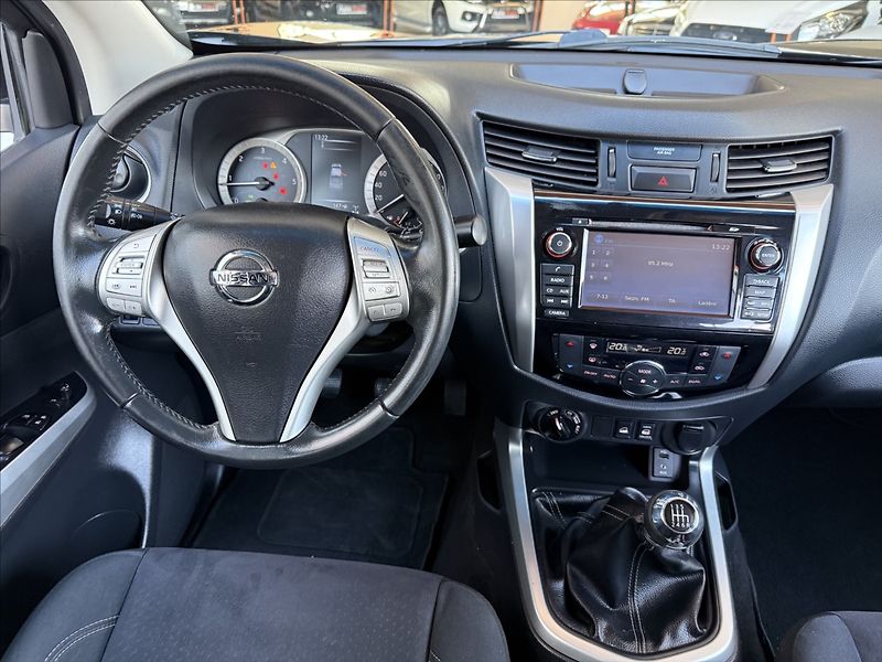 Nissan Navara 2,3 dCi Hardtop,manuál,Top sta - fotka 14 z 30