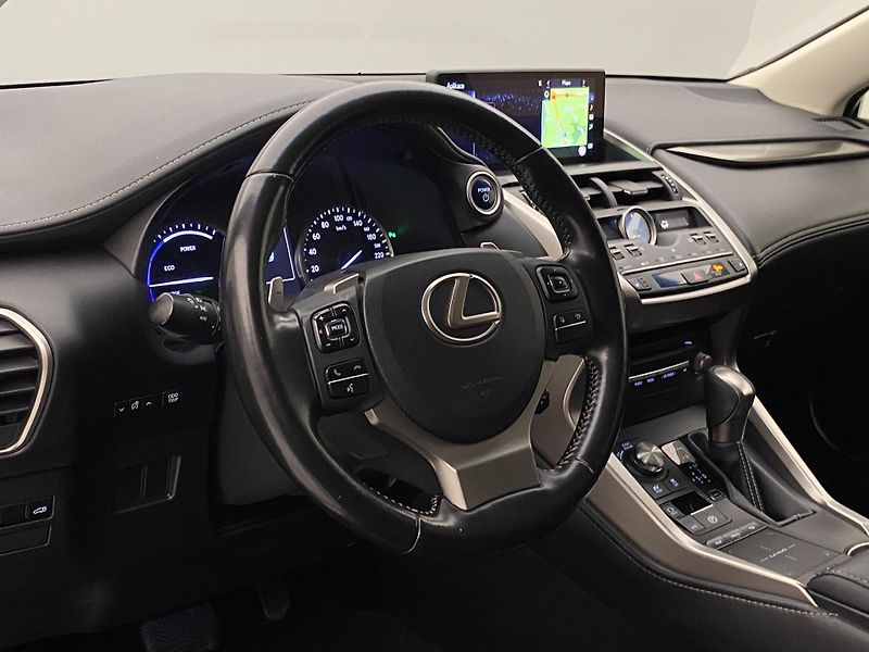 Lexus NX 300h AWD AUT CZ  - fotka 18 z 44