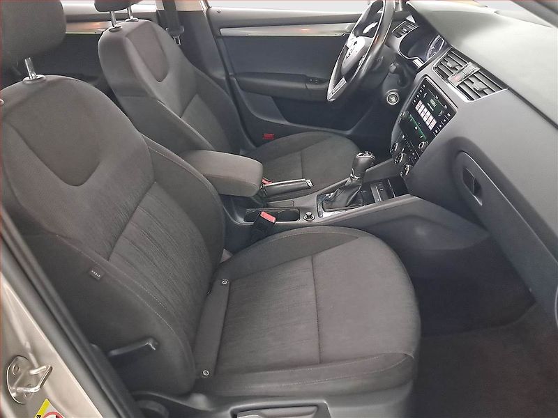 Škoda Octavia (2018) 1.8 TSI, Automat, Tempomat - fotka 9 z 21