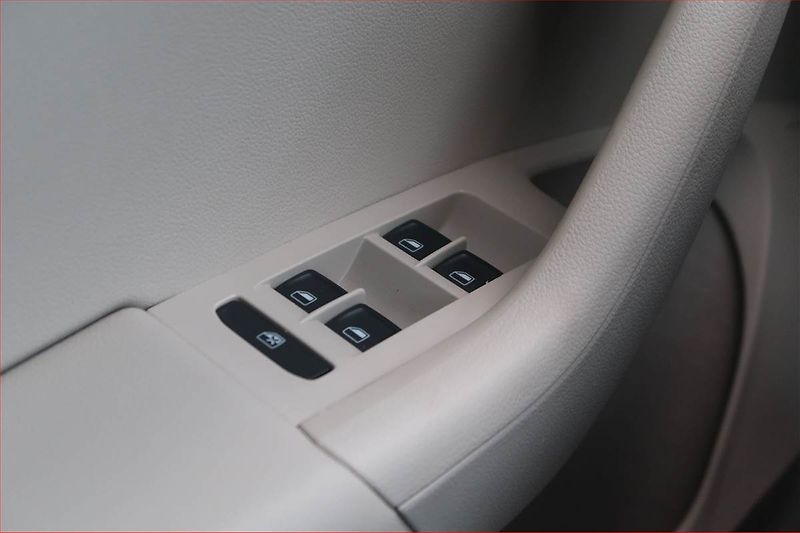 Škoda Octavia (2014) 2.0 TDI, Automat, Serv.kniha - fotka 15 z 19