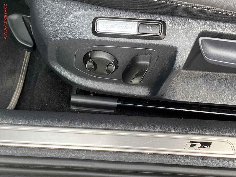 Volkswagen Arteon (2019) 2.0 TSi, R-Line, DSG, TZ - fotka 12 z 19