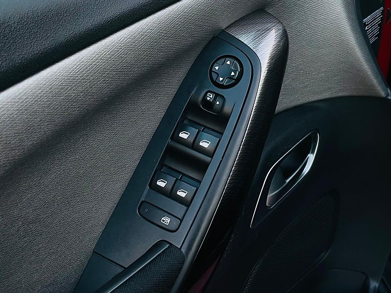 Citroën Grand C4 Picasso 2.0HDi MAN 7MÍST KAMERY TAŽNÉ - fotka 32 z 60