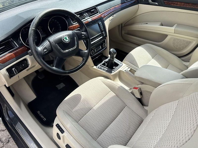 Škoda Superb (2009) 2.0 TDI Ambition - fotka 7 z 28