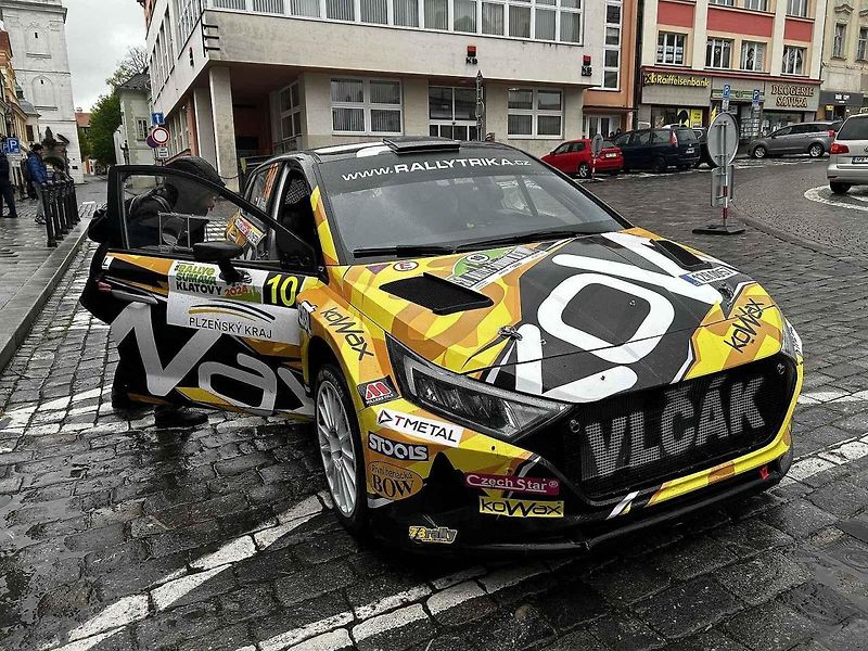 Tragédie, která se odehrála v rámci 58. ročníku Rallye Šumava, kdy po nehodě zemřela navigátorka Alena Krejčíková (41), nezasáhla jen příznivce rallye, ale její kamarády, jelikož byla na Klatovsku doma.