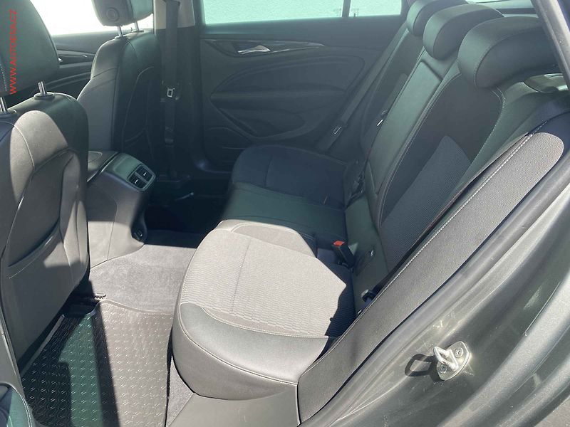 Opel Insignia (2019) 2.0 CDTI, autoAC - fotka 10 z 17