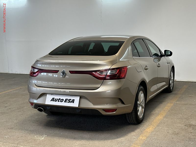 Renault Mégane (2018) 1.6 i, ČR, AC, tempo, park - fotka 6 z 22