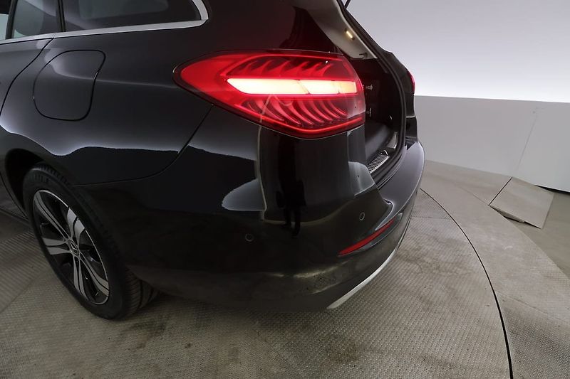 Mercedes-Benz Třídy C 300e Avantgarde Premium 360 - fotka 7 z 26