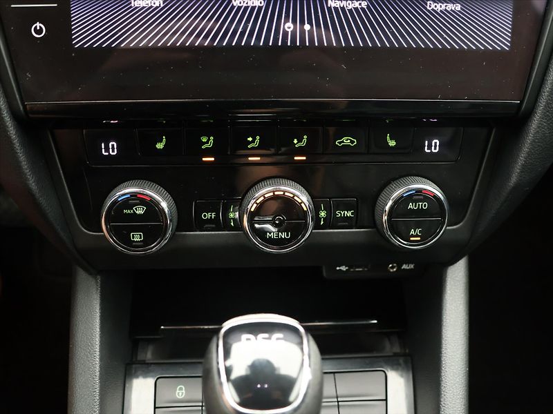 Škoda Octavia 1,6 TDI DSG Style+ LED Kůže - fotka 16 z 24