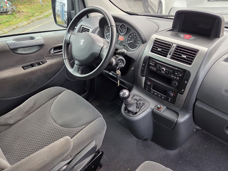 Peugeot Expert Tepee (2014) 2.0 HDI 120Kw Motor 3válce - fotka 15 z 28