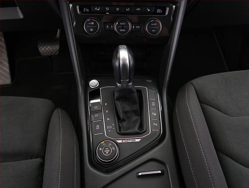 Volkswagen Tiguan (2016) R-Line 2.0 TSI - fotka 13 z 24