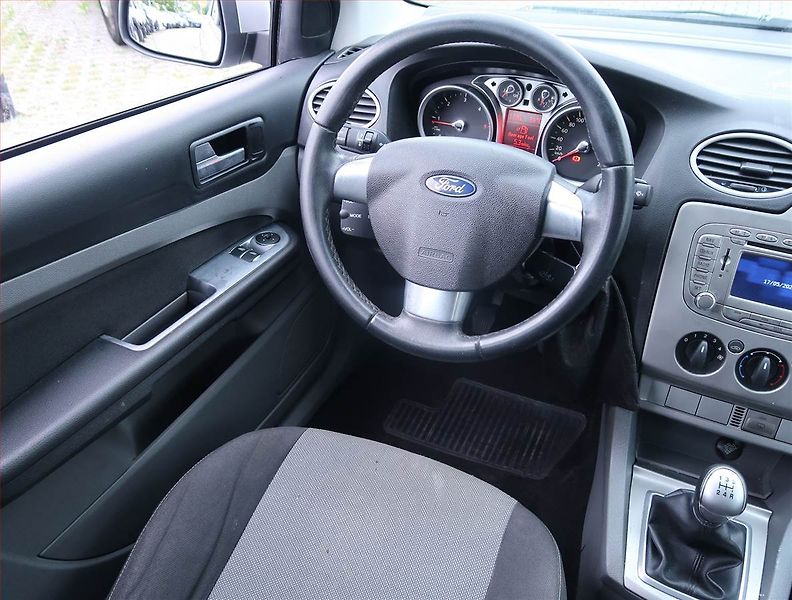Ford Focus (2010) 1.6 TDCi, po STK, Klima - fotka 7 z 14
