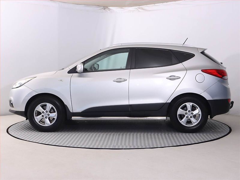 Hyundai ix35 (2011) 1.7 CRDi, Park. senzory - fotka 3 z 15