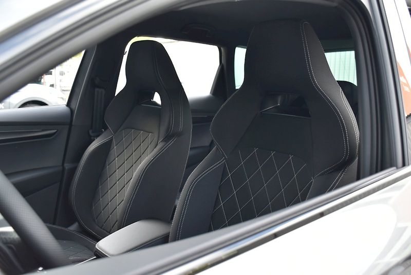 Škoda Karoq (2026) Sportline 1,5 TSI 110 kW 7° au - fotka 22 z 39