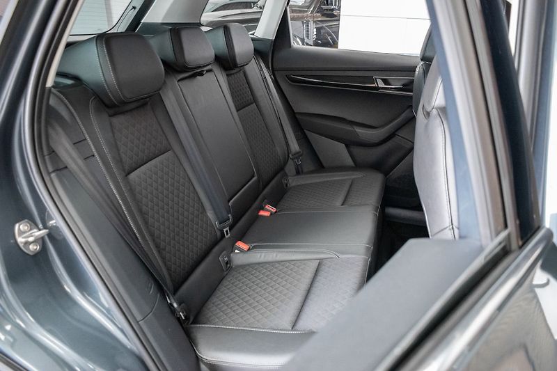 Škoda Karoq 1.5TSI DSG*STYLE+*KAMERA*ČR 1M - fotka 12 z 40
