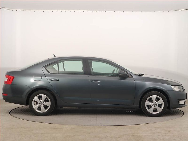 Škoda Octavia (2016) 1.6 TDI, Automat, Navi - fotka 6 z 14