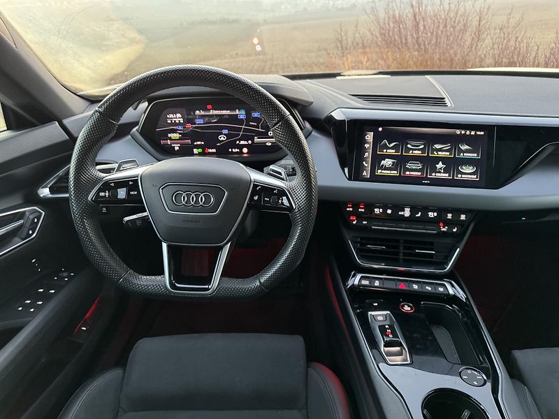 Audi e-tron GT Quattro HUD 360 Vzduch SoH 91% - fotka 10 z 32